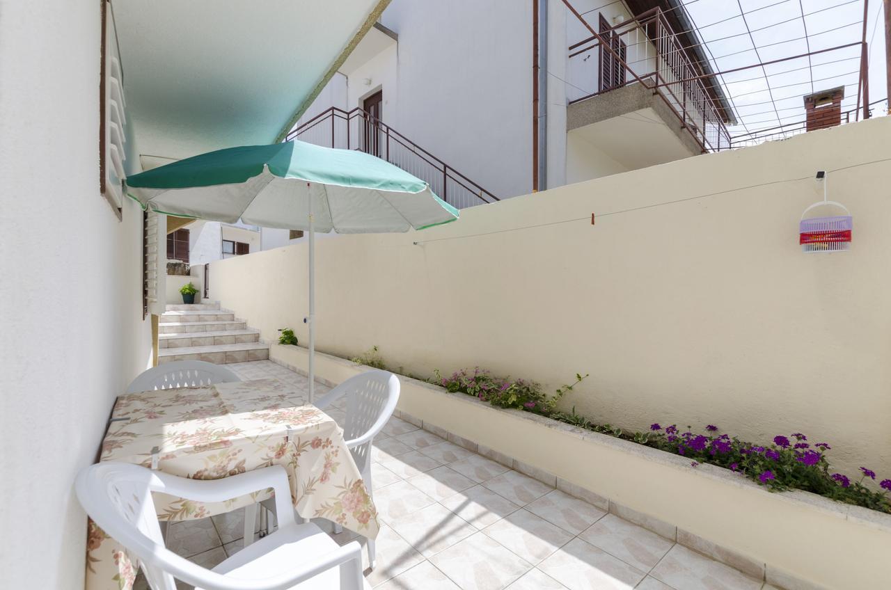 Apartments Visnja Примоштен Экстерьер фото