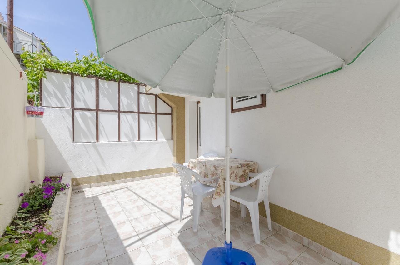 Apartments Visnja Примоштен Экстерьер фото