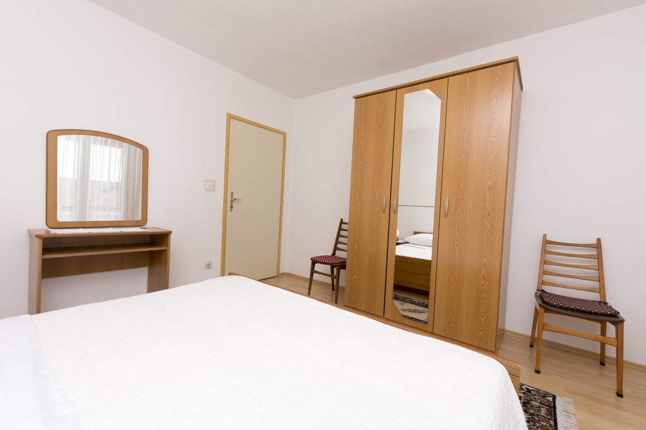 Apartments Visnja Примоштен Экстерьер фото
